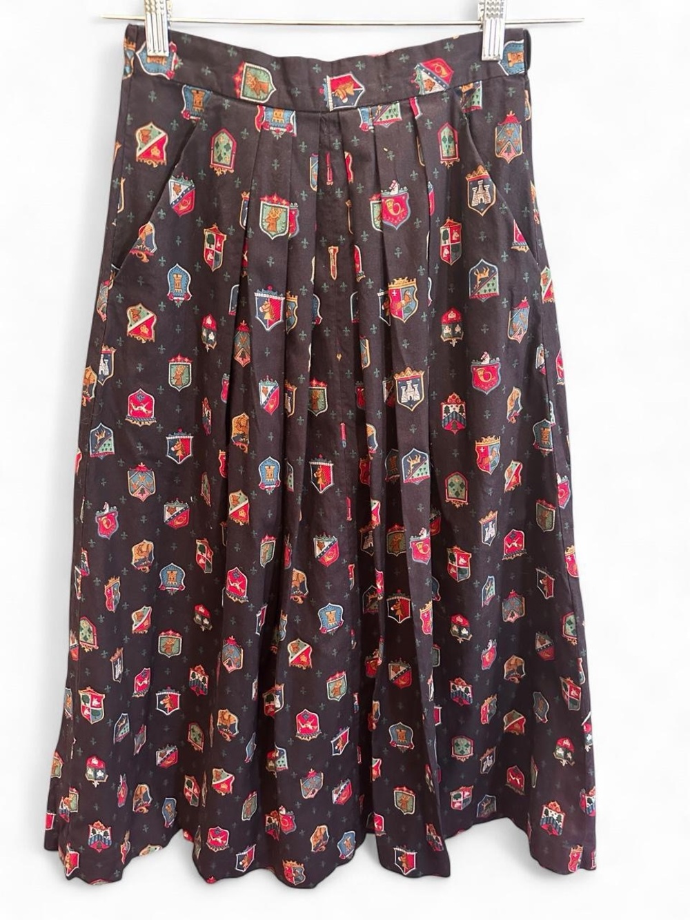 Vintage Black Pleated Crest and Shield Print Midi Skirt